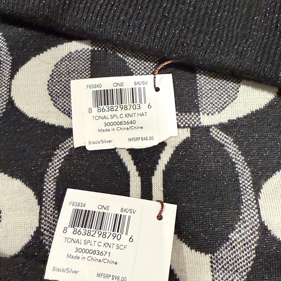 Set: Coach Black and Gray Signature Hat/Scarf and Mits - Picture 5 of 6